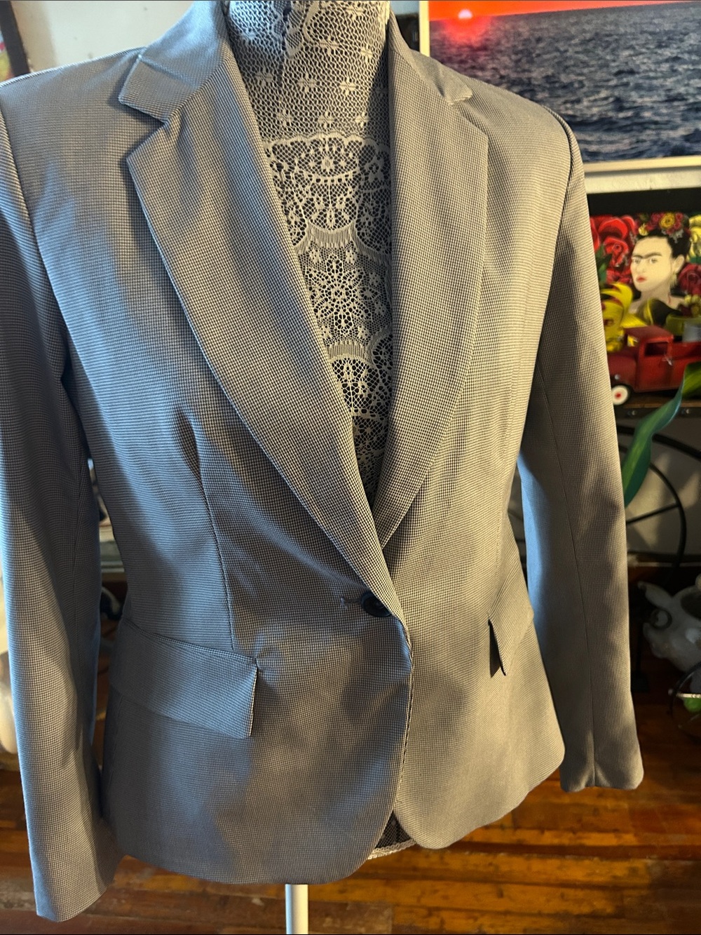 Tailored Women's Gray Single-Button Blazer